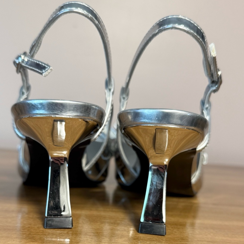 Marc Fisher Metallic Silver Bow Heels - Picture 10 of 11